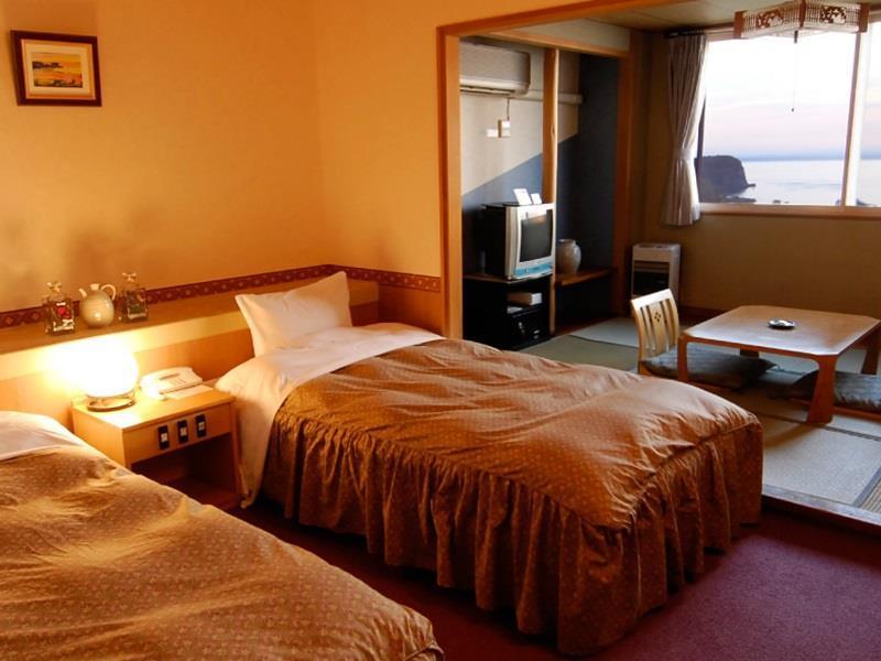 Shiretoko Yuhi No Ataruie Onsen Hostel Shari Exterior photo
