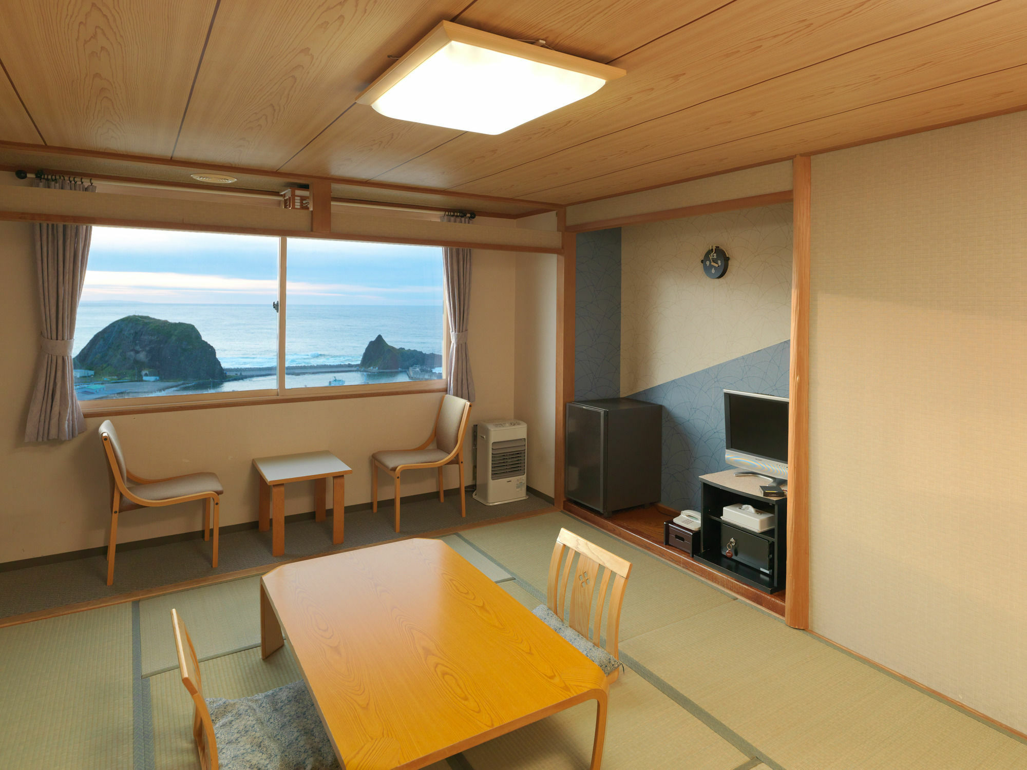 Shiretoko Yuhi No Ataruie Onsen Hostel Shari Exterior photo